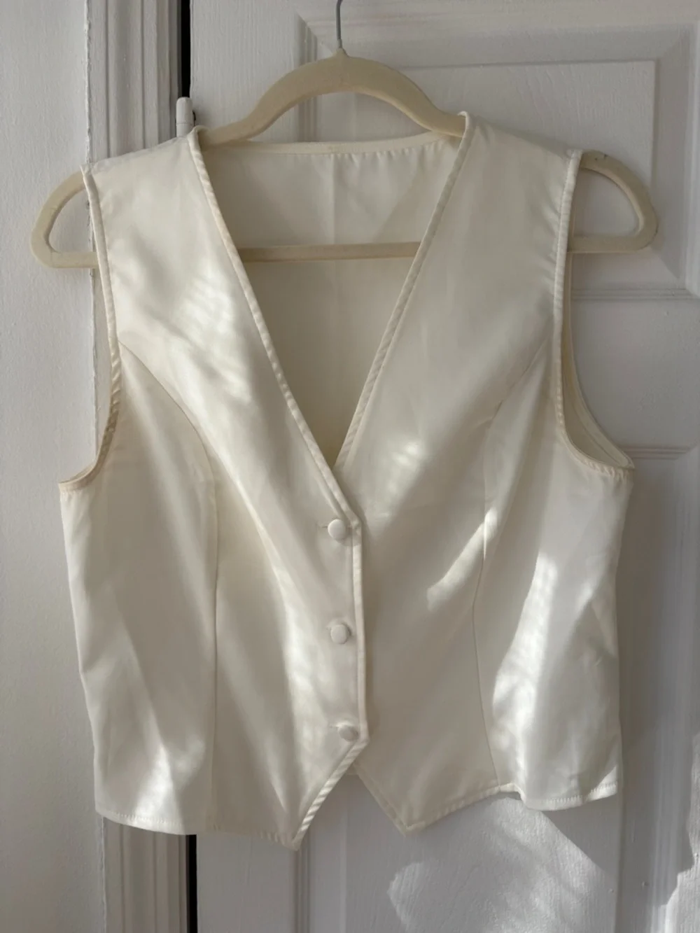 Women's White V-Neck Button Front Vest Top - Picture 2 of 4